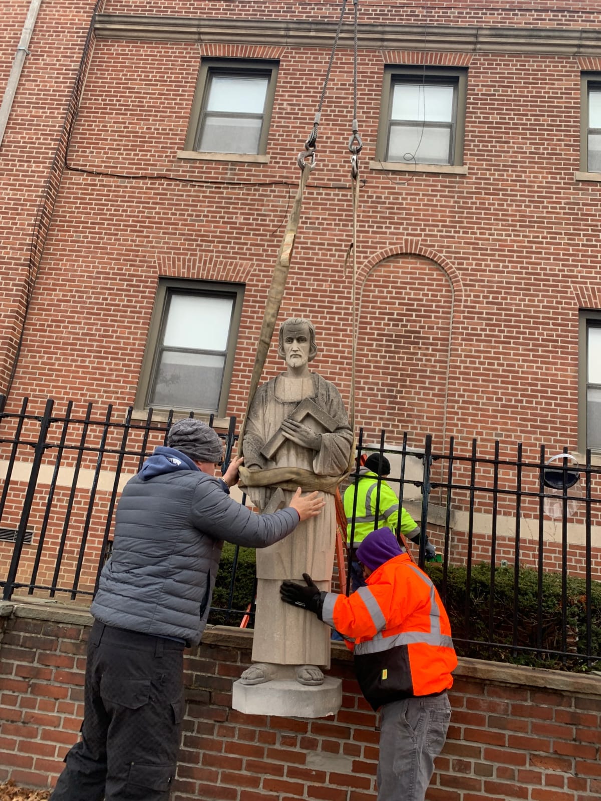 Statues Do No Move Themselves United Crane and Rigging